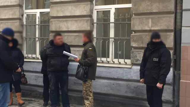 Прокуратура задержала на взятке директора департамента Львовского горсовета