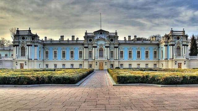 Для ремонта Мариинского дворца Кабмин нашел 27,8 млн грн