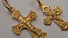 Золоті хрестики — прикраса й оберіг