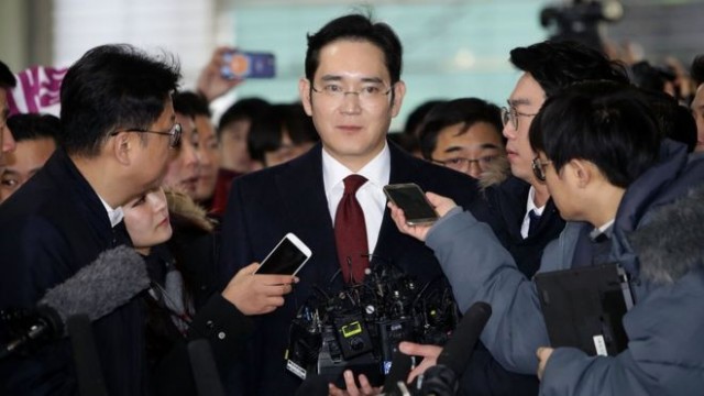 Вице-президента Samsung приговорили к пяти годам тюрьмы