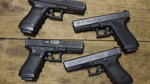 НАБУ купит пистолетов иностранного производства на 1,35 млн грн