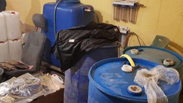 Налоговики на подпольном спирзаводе изъяли бодягу на 1,5 млн грн