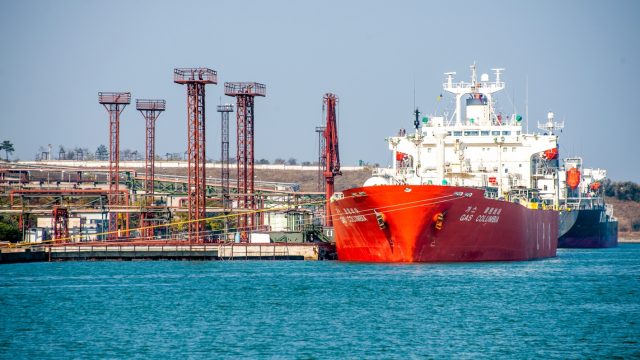Судовладельцы предъявят иски на сотни тысяч USD из-за простоя танкеров с аммиаком в порту Южный по вине Госэкоинспекции