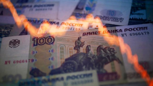В России третий день продолжается обвал рубля