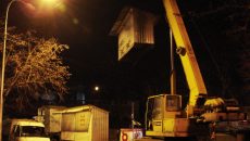 В Киеве на Андреевском спуске демонтировали ларьки с российскими матрешками