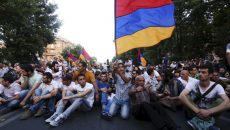 В Армении начались новые митинги