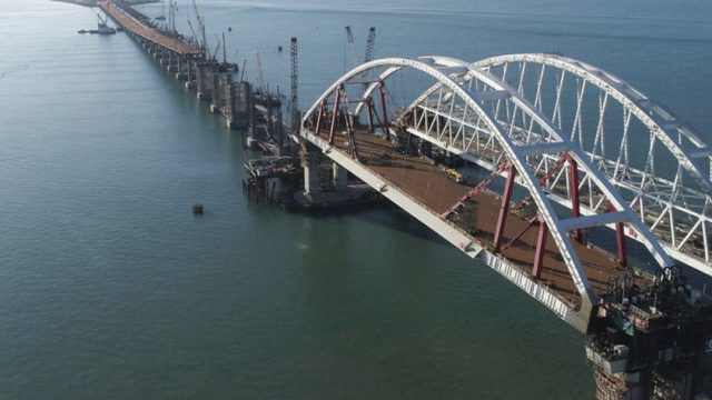 Порошенко приветствует санкции ЕС по Крымскому мосту