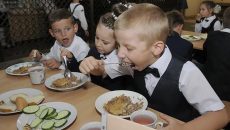 В Украине ужесточат контроль за безопасностью питания в учебных заведениях