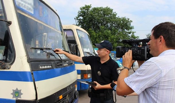 В полиции назвали количество неисправных автобусов