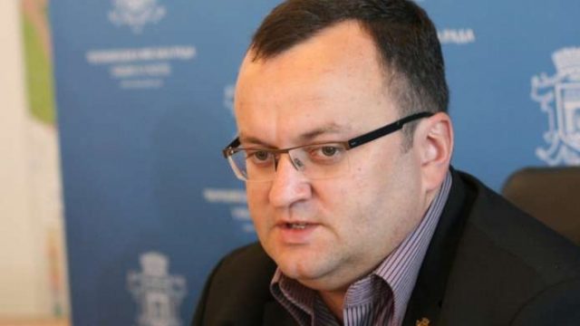 Горсовет Черновцов отправил мэра в отставку