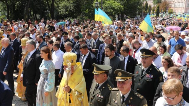 Томос об автокефалии завершит утверждение независимости Украины, - Порошенко
