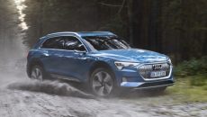 Audi показала свой электромобиль - кроссовер e-tron