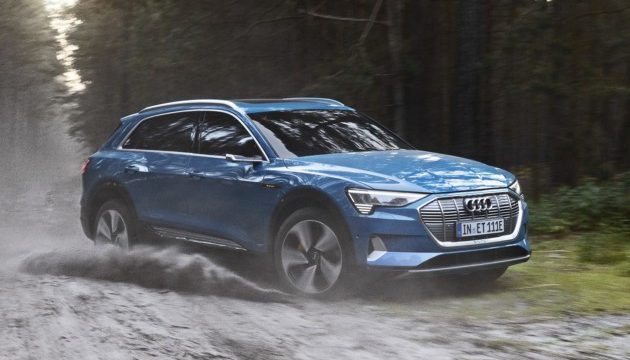 Audi показала свой электромобиль - кроссовер e-tron