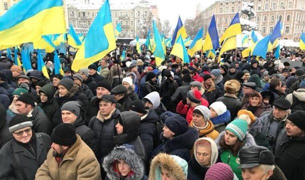 В Киеве тысячи человек ждут решения церковного собора