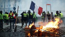 В Париже вновь задерживают протестующих
