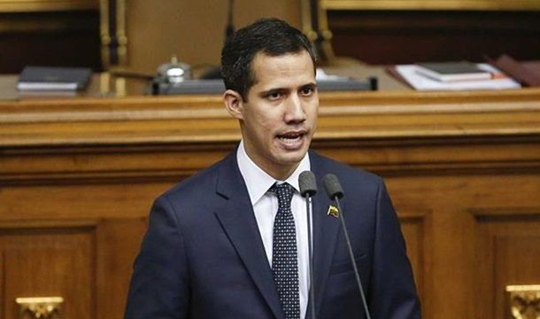 Глава оппозиции Венесуэлы объявил себя и.о. президента