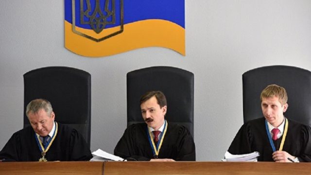 Судью, приговорившего Януковича отстранили на пол года
