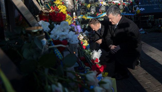 Сегодня Порошенко и Туск почтили память Героев Небесной сотни