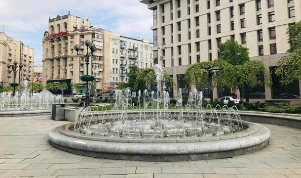 На Майдане запустили фонтаны