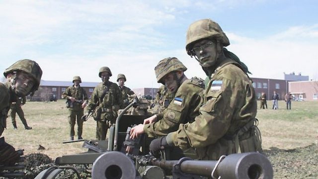 В Эстонии проходят масштабные военные учения