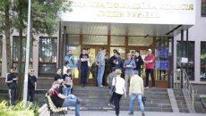 Неизвестные заблокировали здание ВККС