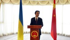 Посол Китая собрал брифинг из-за Болтона