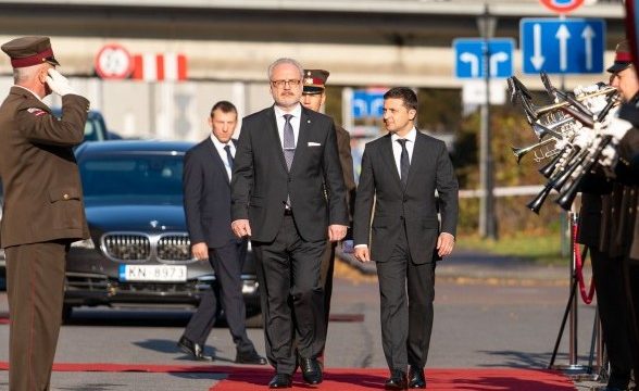 Президенты Украины и Латвии начали встречу