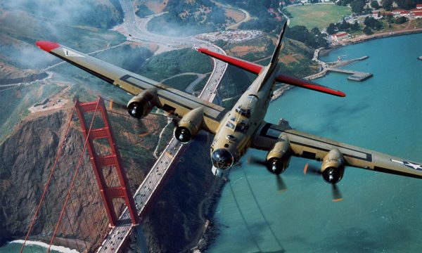 В США разбился бомбардировщик B-17 времен Второй мировой войны
