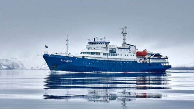 Кабмин дал деньги на корабль для антарктических исследований