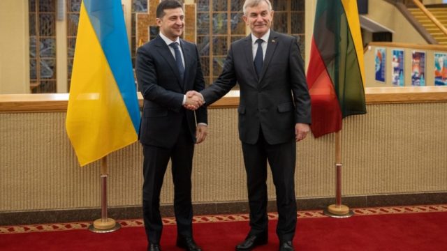 Президент Украины провел встречу со спикером литовского парламента