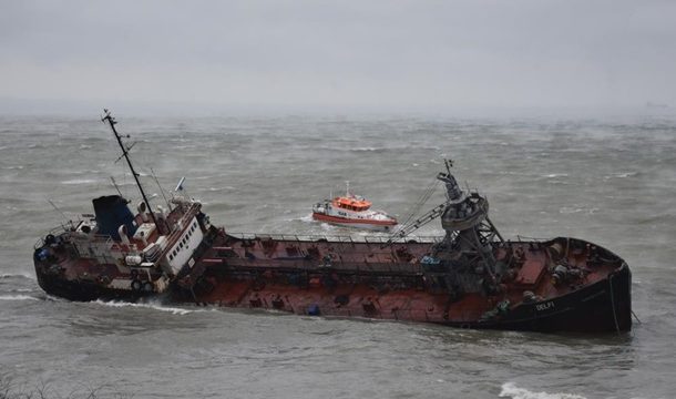 Содержание нефтепродуктов возле побережья Одессы превышает норму в 16,4 раза