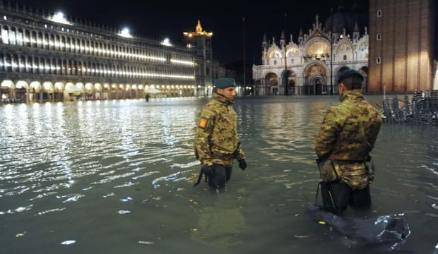 В Венеции отступает вода