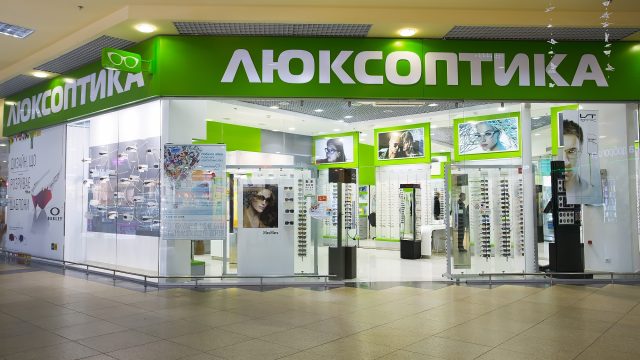 АМКУ разрешил европейскому холдингу купить крупнейшую украинскую сеть оптик