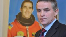 Зеленский пообещал за счет государства поставить памятник космонавту Каденюку