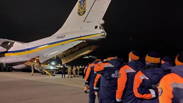 Украинские спасатели возвращаются из Тегерана