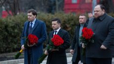 Зеленский возложил цветы к памятникам Шевченко и Грушевского