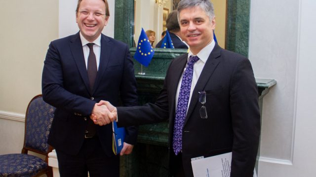 Еврокоммисар планирует вывести отношения Украины и ЕС на новый уровень