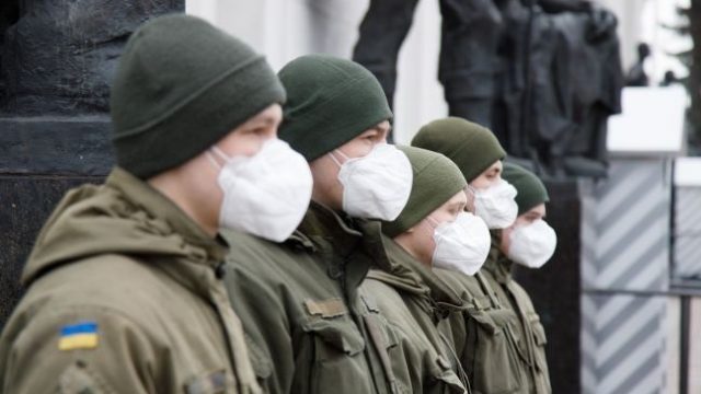 В ВСУ зафиксировали рост числа зараженных военных коронавирусом