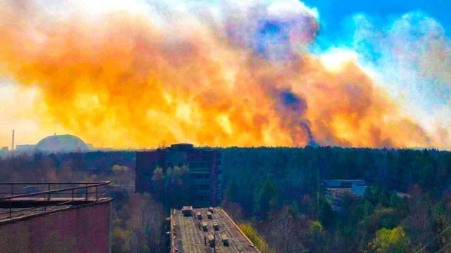 Пожар в Чернобыльской зоне приблизился к Припяти