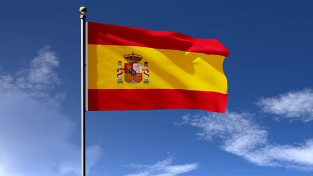 В Испании снимают часть карантинных ограничений