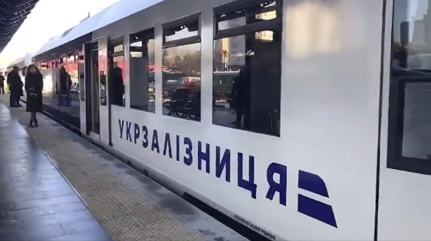 Укрзализныця временно прекращает продажу билетов с ряда станций
