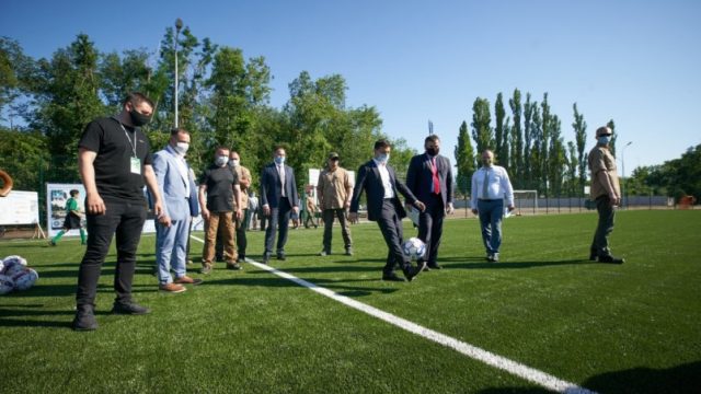 Президент принял участие в открытии обновленного стадиона в Новой Каховке