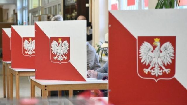 Экзит-пол объявил результаты первого тура президентских выборов в Польше
