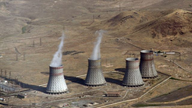 Азербайджан грозит нанести удар по армянской АЭС