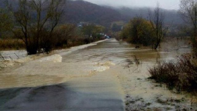 Кабмин выделил средства для ликвидации последствий паводков в западных областях Украины