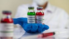 В Великобритании начали тестировать на людях вакцину от COVID-19