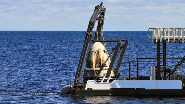 Четверо астронавтов миссии SpaceX вернулись на Землю