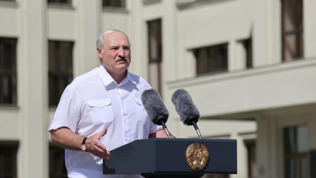 Лукашенко припугнул протестующих 