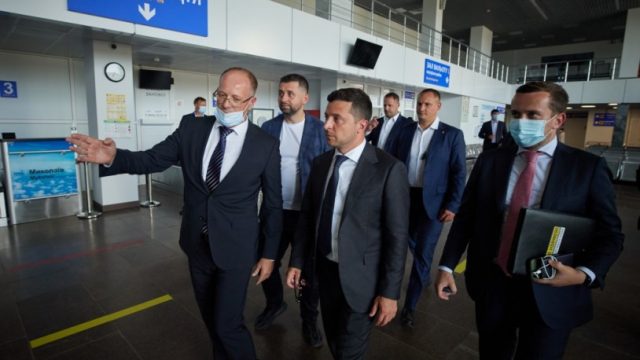 Зеленский посетил Николаевский международный аэропорт