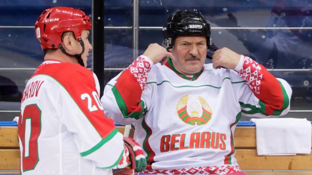 Белорусские спортсмены требуют новых выборов президента